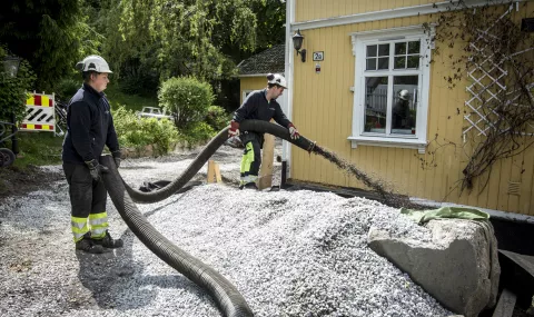 Da den gamle grunnmuren skulle dreneres og isoleres, ble Leca blåst inn