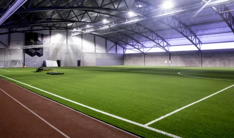 Den nye treningshallen til Viking fotballklubb har nesten full banestørrelse