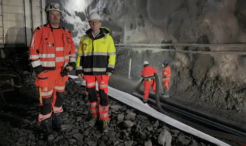 Svein Olav Barikmo fra Leca og driftsleder Thomas Storlien fra Veidekke i Hestnestunellen.