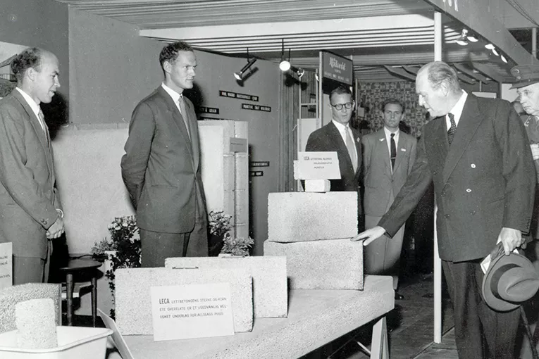 Kong Olav fra lanseringen i 1955 - Bygg Reis Deg