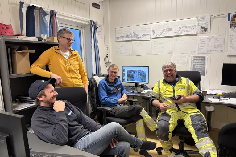 God stemning på Hæhres prosjektkontor på Lofast-riggen, det er inspirerende å se engasjementet og samarbeidet i dette dedikerte teamet!