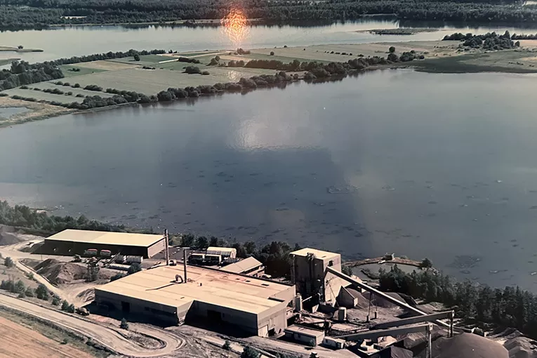 Bilde av fabrikken på Rælingen i 1997