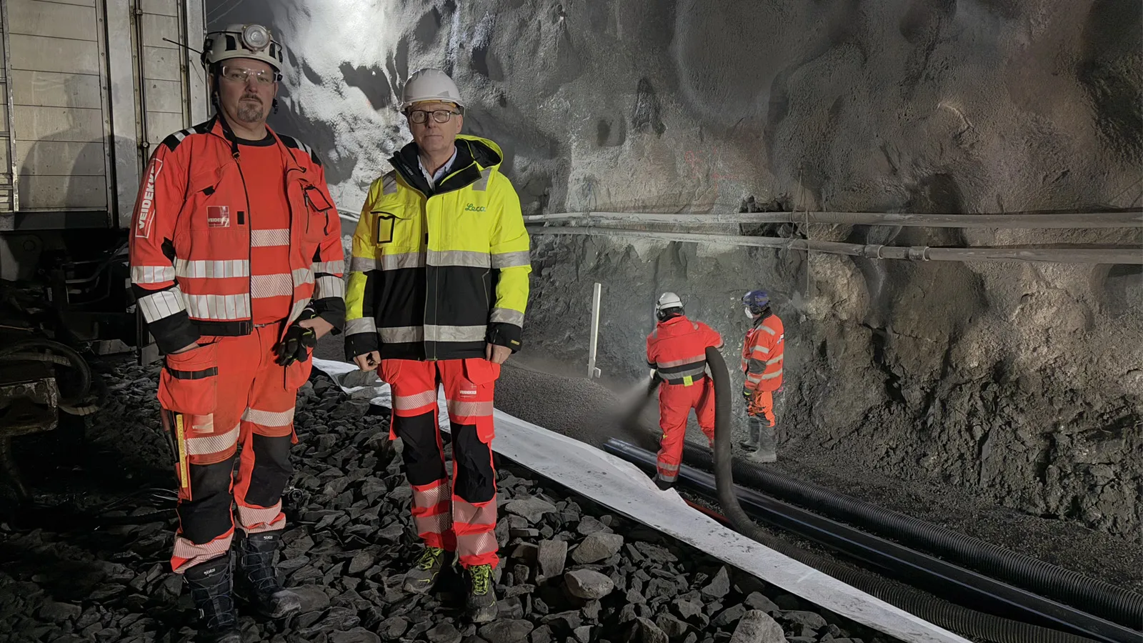 Svein Olav Barikmo fra Leca og driftsleder Thomas Storlien fra Veidekke i Hestnestunellen.