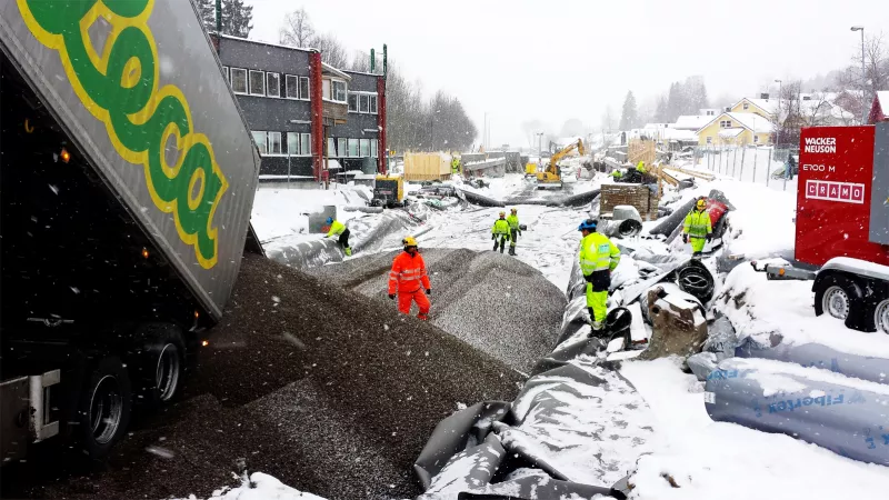 1 - Det har gått med mange tusen m3 Løs Leca på Kolsåsbanen. Bare på Gjettum stasjon gikk det med 7000 m3
