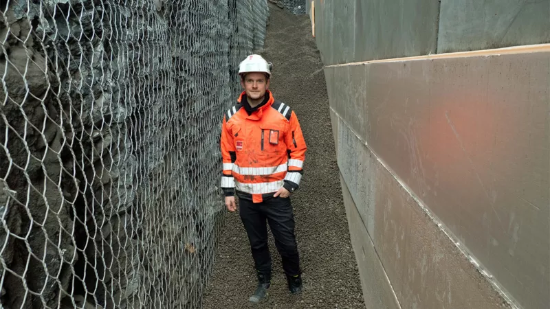 Leca-kulene måtte fylles i etappevis på grunn av trykket, forteller Martin Fredheim