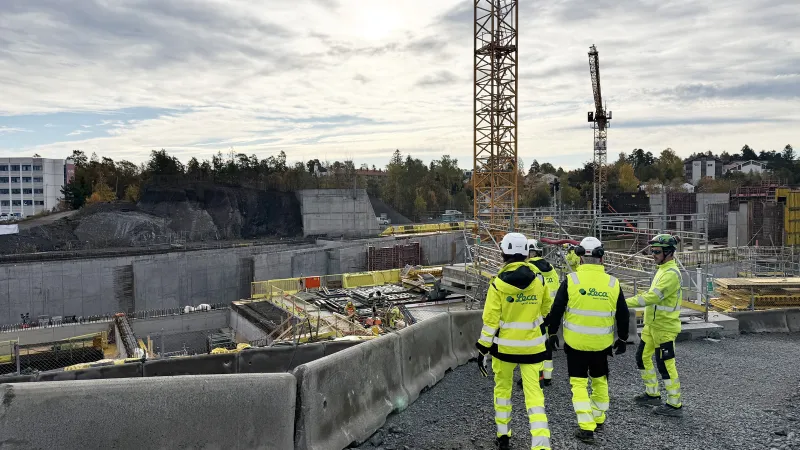 Leca-teamet på befaring ved byggingen av Fornebu stasjon – Nord-Europas mest avanserte T-banestasjon.