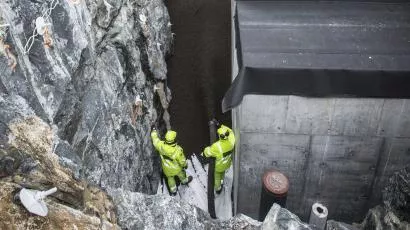 - Å blåse inn Leca på denne måten er raskeste og enkleste metode. Det er umulig å komme  til med maskiner