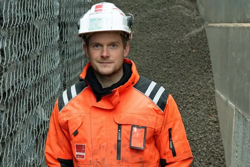 – Når vi står oppi veien på den andre siden, på gang- og sykkelveien, må vi jobbe raskt, sier Martin Fredheim