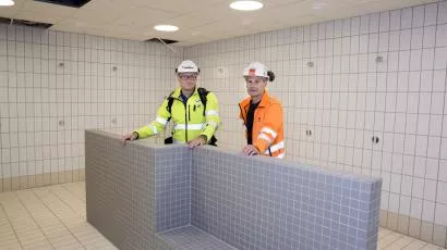 Alle vegger i dusjene er bygget i Leca finblokk. Også benken i dusjområdet er bygget i Leca