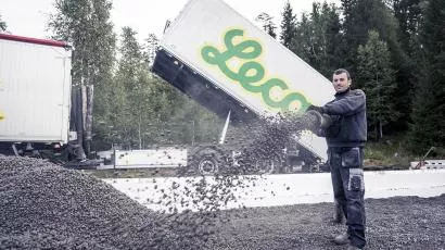 Dominic Grzebien er ekspert med blåseslangen