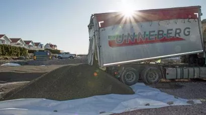 Ett lass rommer opp mot 100 kubikkmeter Leca.