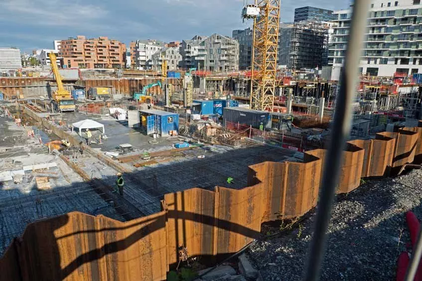 Gaten trykker tungt på byggegropen som skal bli Clemenskvartalet.