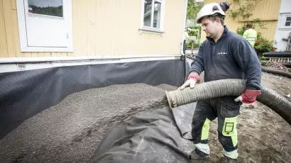 Løs Leca inntil muren gir utmerket drenering og etterisolering