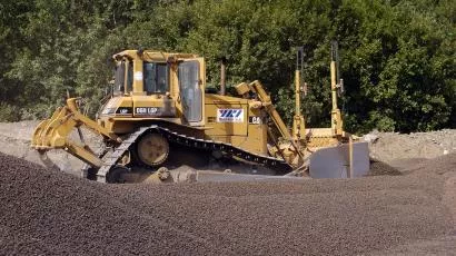 Leca'en legges effektivt ut med bulldoser.