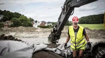 Leca’en legges i voller for å skape støydemping for beboerne i det nærliggende boligområdet
