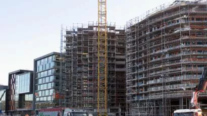 Lecaen blåses 11 etasjer opp og inn i bygget