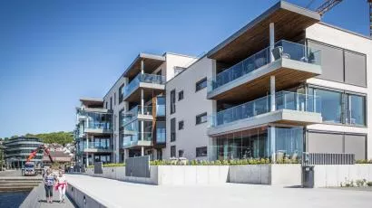 Sanden Brygge i Larvik med lett fylling i toppetasjene